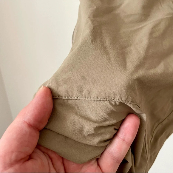 Mountain Hardware Women's Bermuda  Hiking Shorts - Picture 4 of 8